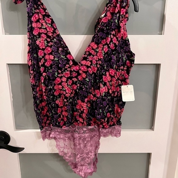 Free PEOPLE INTIMATELY floral bodysuit size XS - Picture 1 of 7